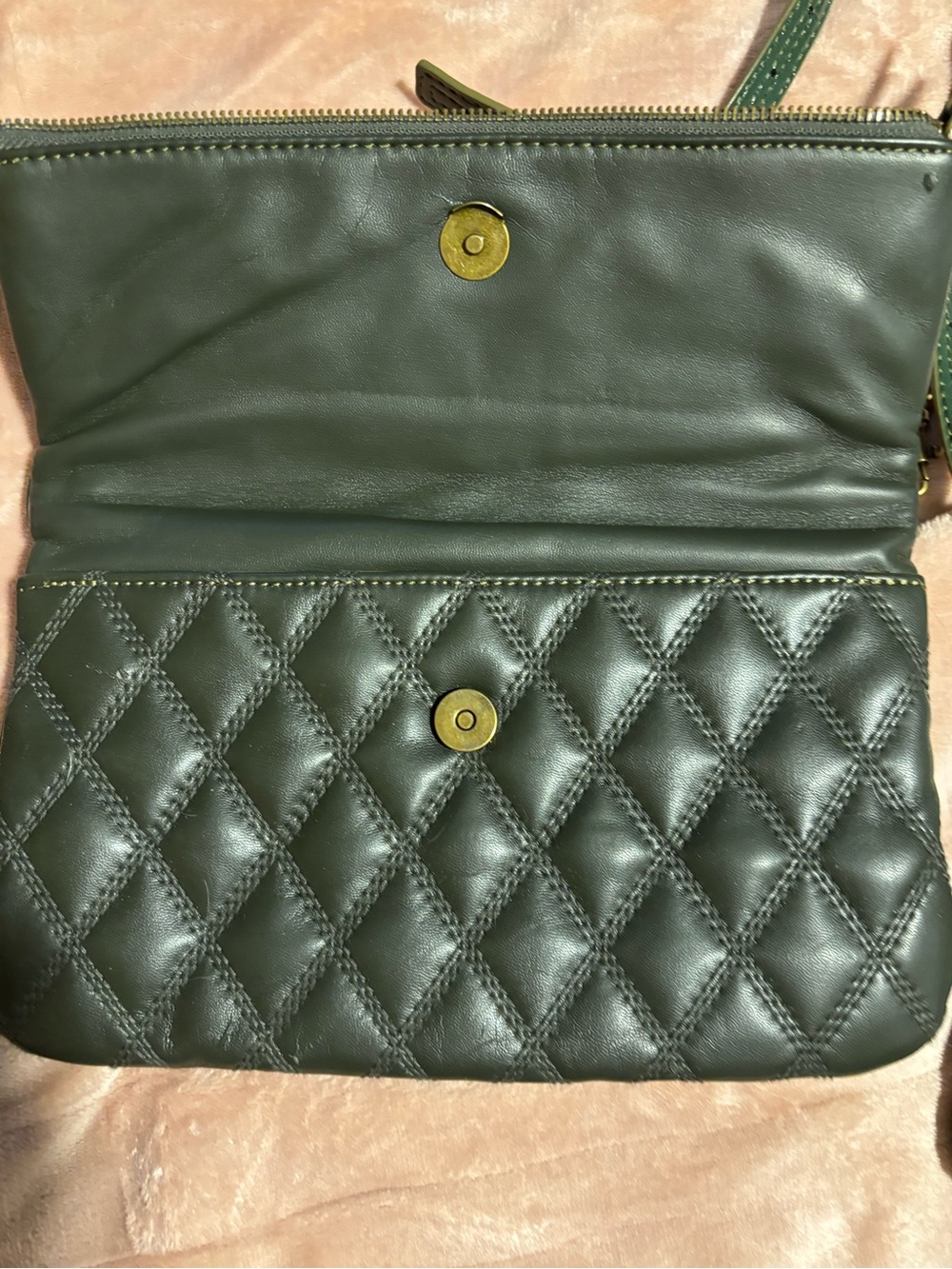 Vera Wang Quilted Forest Green Leather Crossbody with Chain Strap - Picture 2 of 4